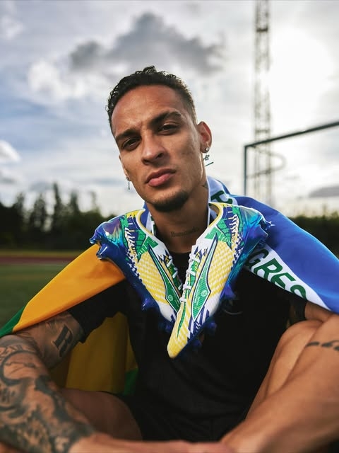 问候F1巴西大奖赛！马卡：安东尼将穿与F1联名的战靴出战明日比赛